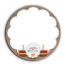 happy birthday su legno in rilievo con torte e candeline