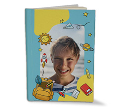 diario scolastico personalizzato in copertina con foto e grafica con zainetto, stelle e libri