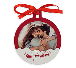 Pallina natalizia in legno con slitta e renna per albero, personalizzata con foto innamorati di Natale