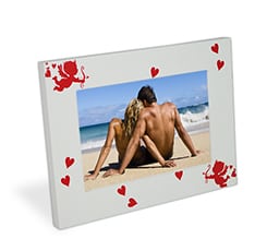 Cornice personalizzata con cupido e cuori rossi