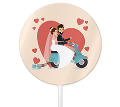 Cake topper tondo con grafica sposi in scooter