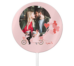 Cake topper tondo con grafica sposini in bici e foto