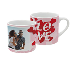 Tazza da caffè americano con foto e cuori rossi