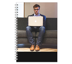 Agenda settimanale con foto e fascia nera sotto