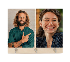 portachiavi in legno da parete stampato con collage di due foto