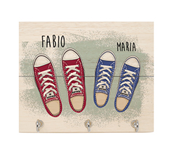 appendichiavi su listelli in legno personalizzato con grafica con scarpe