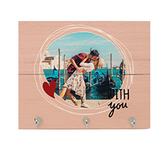 stampa foto e grafica per san valentino su portachiavi in legno da parete