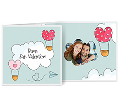 Biglietto a 3 ante quadrato nuvole e cuori con foto innamorati