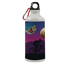 borraccia per lo sport con grafica con collage di foto e sfondo con tramonto