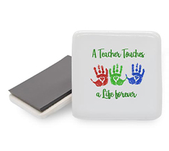 Calamita quadrata in ceramica manine scuola