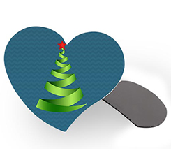 La calamita a cuore con albero verde