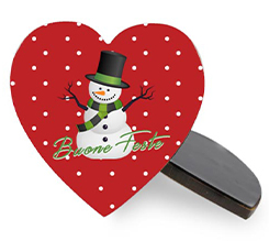 La calamita a forma di cuore con grafica pupazzo di neve