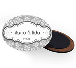 Calamita ovale in legno personalizzata grafica elegante