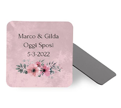 Calamita quadrata con grafica rosa con fiori