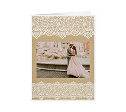 Biglietto auguri con foto e grafica merletto bianco