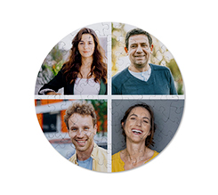Collage di foto su puzzle rotondo personalizzato