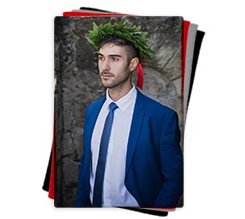 Coperta con retro colorato e foto laurea