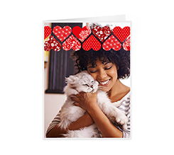 Biglietto auguri pieghevole con grafica a cuori e foto