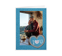 Biglietto auguri di San Valentino con cuore e foto su sfondo celeste