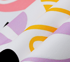 Stampa geometrica su tessuto in microfibra