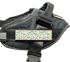 Pettorina cane taglia M grafica ossa e zampette colorate