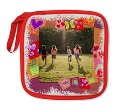 Disegni colorati e stilizzati per la presina dal bordo rosso