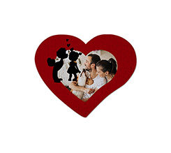 Grafica con bambini su puzzle a cuore