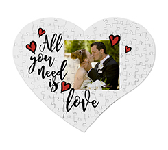 Puzzle a cuore in masonite con grafica romantica