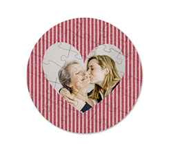 Puzzle rotondo in legno con grafica cuore strisce