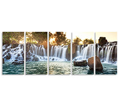 Immagine panoramica scomposta in 5 pannelli verticali