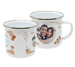 Tazza in metallo con fiori astratti per matrimonio