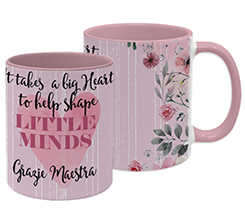 Tazza panoramica con cuore rosa per ringraziare la maestra