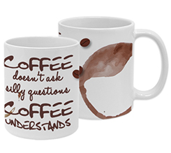 Tazza con scritta marrone e chicchi di caffè