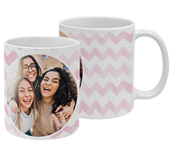 tazza personalizzata con grafica a zig zag nel colore rosa e immagine