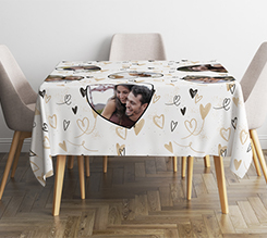 Tovaglia quadrata con collage di foto e cuori