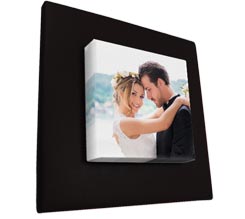 Tela con cornice in ecopelle nera