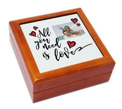 Portagioie in legno Need love