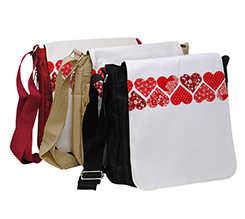 Borsa a tracolla in diversi colori con grafica cuori orizzontali