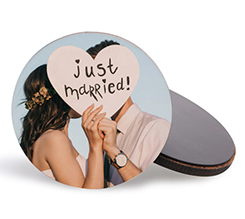 calamita matrimonio personalizzata in legno dalla forma rotonda