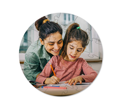 Puzzle rotondo in legno con foto di mamma e figlia
