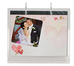 calendario da tavolo stampato con foto e grafica con cuori effetto acquerello