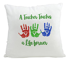 cuscino in ciniglia per maestre con grafica impronte