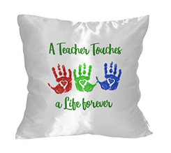 cuscino per maestra personalizzato con grafica impronte