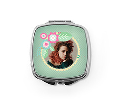 Lo specchietto con fiori e colori pastello