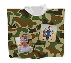 accappatoio poncho per bambino con collage di foto su sfondo militare