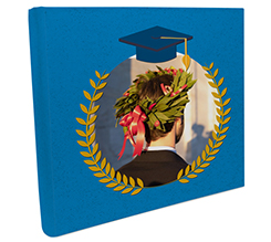 Album quadrato con grafica cappello laurea, foglie alloro e fondo azzurro