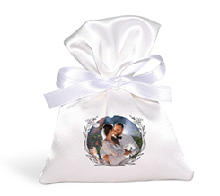 sacchetto confetti matrimonio con foto e cerchio con cornice con margherite