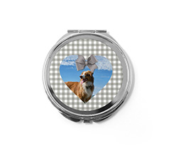 Un cuore e sfondo grigio per lo specchietto tondo personalizzato