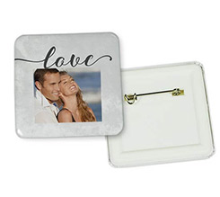 spilla quadrata per matrimonio personalizzata con foto e grafica con scritta love