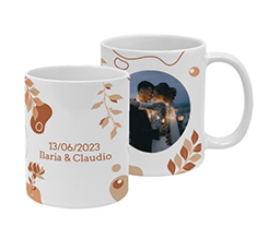 tazza panoramica per matrimonio con foto in cornice rotonda ed elementi astratti